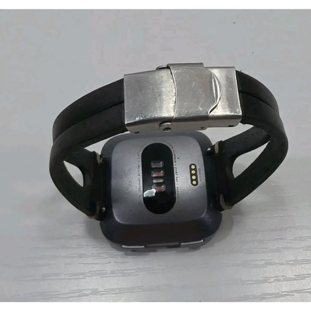 Fitbit Versa Smartwatch Fitness HR Bluetooth Activity Tracker W/ Charger F102